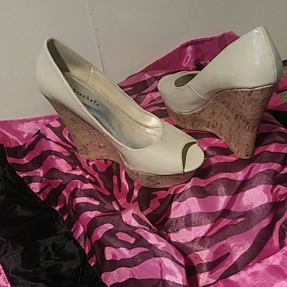 Shoes - Picture 3 of 3